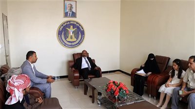 رئيس انتقالي شبوة يكرم الفائزين في مسابقة الأطفال المبدعين بفنون الرسم