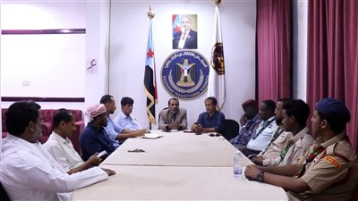 فريق الرقابة الرئاسي يلتقي مفوض الكشافة وقادة العمل الكشفي بمحافظة المهرة