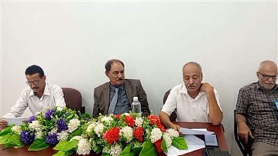 محافظ الضالع يناقش مع مديري المديريات القضايا الخدمية والتنموية