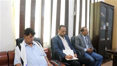 فريق التوجيه الرئاسي يطّلع على نشاط مكتب الصناعة والتجارة بمحافظة المهرة 