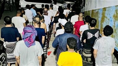 مكافحة المخدرات بالحزام الأمني ترحّل 30 متهماً إلى السجون المركزية بعدن