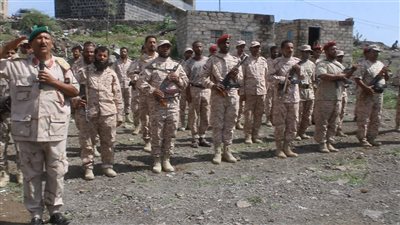 رئيس العمليات المشتركة بمحور الضالع يلتقي قيادة اللواء الأول مشاة ويُلقي محاضرة توجيهية