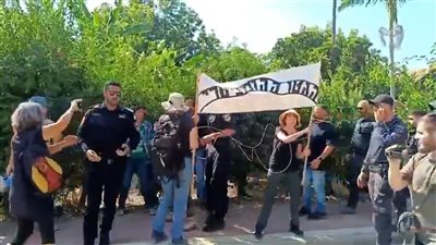 أهالي الرهائن الإسرائيليين: سيذكر التاريخ نتنياهو كقاتل من أجل الحفاظ على حكمه 