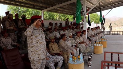 وزير الدفاع يتفقد جاهزية اللواء الخامس دعم وإسناد ويشهد عرضًا عسكريًا مهيبًا