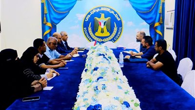 فريق التوجيه والرقابة الرئاسي يبحث مع وفد المعهد الأوروبي للسلام مستجدات الأوضاع في حضرموت