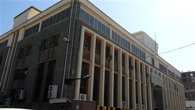 مصدر حكومي يعلن بدء صرف المرتبات المتأخرة للقطاعين المدني والعسكري