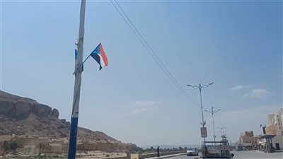 شبام تتزين بأعلام الجنوب استعداداً لذكرى 14 أكتوبر