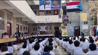 مدرسة الشهيد موسى الجبل بالشعيب تُكرّم طلابها المتفوقين تزامناً مع ذكرى ثورة 14 أكتوبر