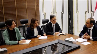 محافظ حضرموت يبحث مع وفد أممي دعم جهود السلام والتنمية بالمحافظة