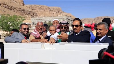 محافظ حضرموت يضع حجر الأساس لمركز البكرية الخيري لغسيل الكلى بدوعن