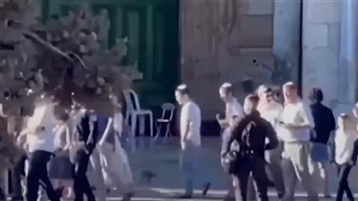 مستوطنون يقتحمون باحات المسجد الأقصى بحماية شرطة الاحتلال الإسرائيلي