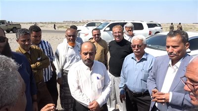 محافظ أبين يتفقد موقع مشروع الطاقة الشمسية بقدرة 70 ميجا الممول إماراتياً في زنجبار