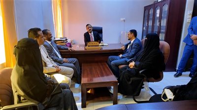 محافظ شبوة يتفقد التحضيرات لإعادة تفعيل صندوق الدواء