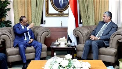 حُميد وبحاح يبحثان عدداً من القضايا المتعلقة بعمل الوزارة والسفارة