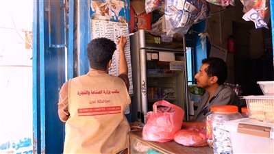 مكتب الصناعة بالمعلا يواصل تشديد الرقابة على الأسعار