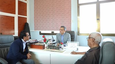 المحافظ لملس يتفقد سير عمل مكتب الثقافة ويشيد بالتحضيرات الجارية لمهرجان الطفل الموهوب