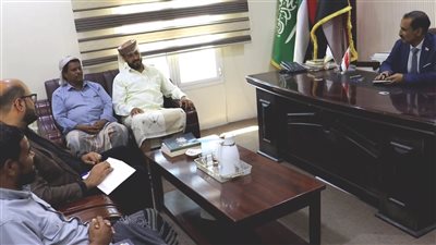 باتيس يبحث مع تنفيذية انتقالي الشحر تطوير الخدمات وتعزيز الأداء الإداري