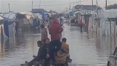 مياه الأمطار تغرق عشرات الخيام تؤوي النازحين جنوبي قطاع غزة