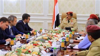 وزير الدفاع يبحث مع السفير الروسي مستجدات الأوضاع في بلادنا وتعزيز التعاون الدفاعي