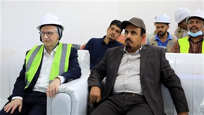 محافظ حضرموت والسفير الألماني يتفقدان مشروع تأهيل المخازن المركزية للأدوية بالمكلا  