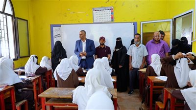 مبجر والجرادي يدشنان اختبارات الفصل الأول ويتفقدان مشروع مدرسة الطويلة