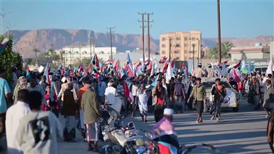 بمشاركة الكثيري.. مسيرة حاشدة بسيئون تأييداً لقرارات الرئيس الزُبيدي وإعلان الدولة
