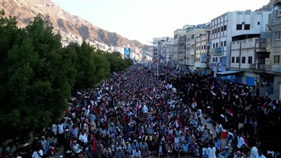 أبناء حضرموت يحتشدون في مدينة المكلا بمليونية القرار قرارنا