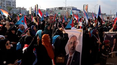 حرائر الجنوب يحتشدن في ساحة الاعتصام بالعاصمة عدن للمطالبة باستعادة الدولة