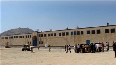 هروب عناصر القاعدة من سجن الأمن السياسي بالمكلا وتحذيرات من موجة انتقامية 