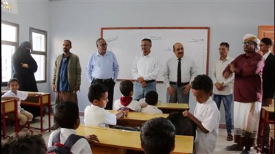 أمين عام محلي حضرموت يتفقد سير الدراسة بعدد من مدارس مديرية المكلا