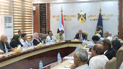 مجلس المستشارين يؤيد دعوة الرئيس الزُبيدي ويدعو للمشاركة في المليونيات الجماهيرية بالعاصمة عدن تأييدًا للإعلان الدستوري