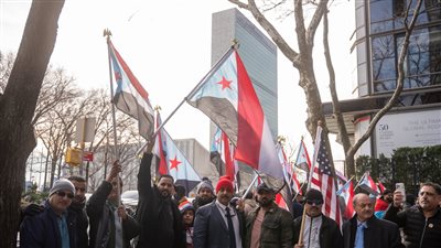 وقفة احتجاجية أمام مقر الأمم المتحدة في نيويورك للتنديد باستهداف الجنوب وقيادته السياسية والعسكرية