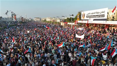 مليونية حاشدة في عدن تجدد التفويض للرئيس الزُبيدي وتطالب بالإفراج عن الوفد الجنوبي المحتجز بالرياض (ملف مصور)