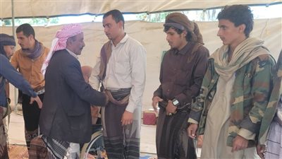 رئيس انتقالي شبوة يعزي أسرتي الشهيدين 