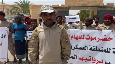 سيئون.. وقفة لكتيبة حضرموت للمهام الخاصة احتجاجا على قطع مرتباتها منذ 7 أشهر