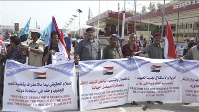 بيان اتحاد نقابات عمال الجنوب يؤكد استمرار التصعيد احتجاجًا على التدهور الأوضاع