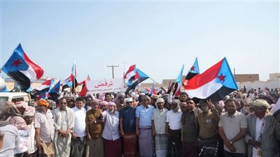 سقطرى تشهد مسيرة جماهيرية حاشدة رفضًا للوصاية والاحتلال وتأكيدًا على التمسك بالقرار الجنوبي واستعادة الدولة