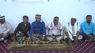 انتقالي سيئون يزور والد الشهيد خالد بن عباد ويؤكد المضي على نهج الشهداء
