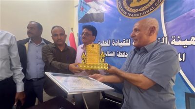 قيادة انتقالي الضالع تكرّم توفيق عبداللطيف تقديرا لجهوده العملية