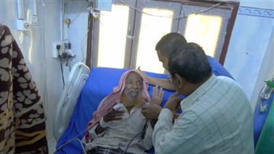 التميمي يزور المناضل سالم باشراحيل في أحد مستشفيات سيئون لتلقي العلاج 