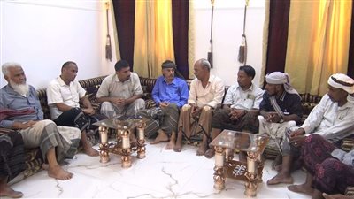 انتقالي سيئون يتفقد والد الشهيد رمزي حمدون ويجدد الوفاء لتضحيات الشهداء