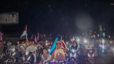 مسيرات احتجاجية بالدراجات النارية لأبناء العاصمة عدن تنديدا بالانهيار الخدمي والاقتصادي