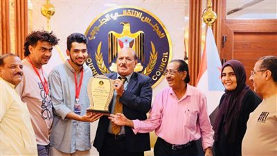 هرهرة يكرم الحافظ عبدالله فارس لحصوله على المركز الثاني في جائزة محمد السادس الدولية