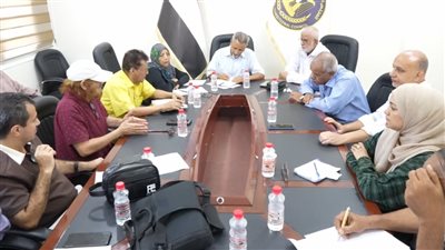 الهيئة الاقتصادية تناقش أوضاع القطاع النفطي وأزمة الغاز بمحافظات الجنوب