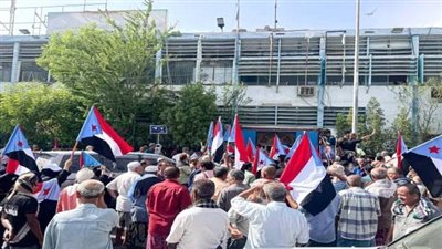 وقفة احتجاجية حاشدة في صيرة تندد بتدهور خدمة المياه وتطالب بحلول عاجلة