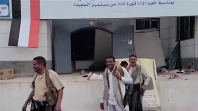 مليشيا الحوثي تسيطر على المخا وسط انسحابات للقوات الموالية للسعودية
