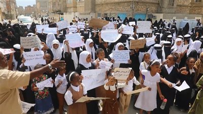 مسيرات طلابية بساحل حضرموت تضامناً مع المعلمين المتعاقدين