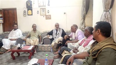 انتقالي شبام يزور الصحفي علوي بن سميط للاطمئنان على صحته