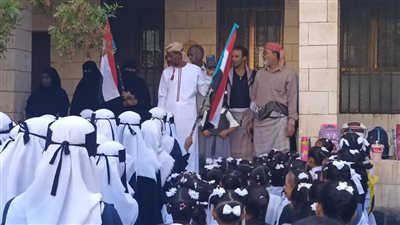 انتقالي أبين يدشن رفع علم الجنوب وترديد النشيد الجنوبي بمدارس المحافظة