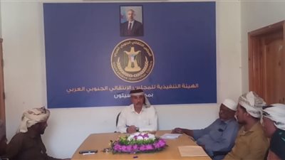 رئيس انتقالي سيئون يلتقي أعضاء اللجنة المحلية بالحصن والعرض 